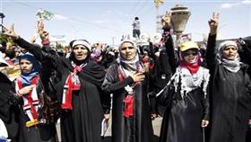 يمنيات يطالبن الرئيس اليمني بالرحيل (أ.ب)