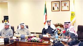 عبدالعزيز النقي والشيخ عبدالعزيز الصباح في المؤتمر الصحافي