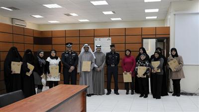 اللواء السماك يتوسط منتسبي الدورة