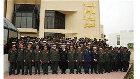 رئيس الاركان يقلد ضباطا رتبهم العسكرية الجديدة من رتبة نقيب الى رتبة رائد