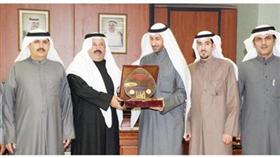 هادي الخرفشي يكرم د.حسين الدويهيس