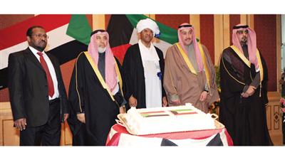 د.محمد البصيري مشاركا السفير السوداني الاحتفال بحضور الشيخ فيصل المالك