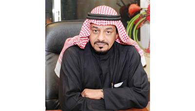 المحامي فيصل العتيبي خلال المؤتمر