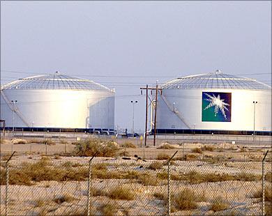 خبير: السعودية لديها بدائل لتصدير النفط بعيداً عن هرمز