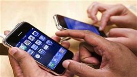 الإدمان على الهواتف الذكية يدفع لتخيل رسائل نصية