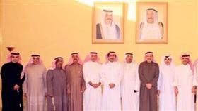 عزام الصباح متوسطا وفد الشعراء الكويتيين