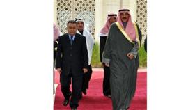 ممثل سمو الأمير أثناء مغادرته البلاد
