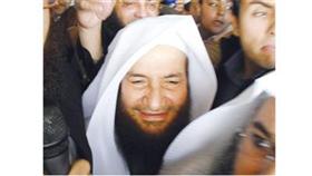 الشيخ عبدالرحمن عبدالخالق بين مؤيديه لدى وصوله مصر