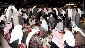 تجمع شبابي في ساحة مقر العدل احتجاجاً على شطب المسلم