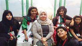 صورة جماعية مع الطالبات