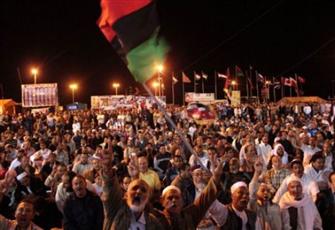 متظاهرون غاضبون يهاجمون مقر المجلس الوطني الانتقالي في بنغازي