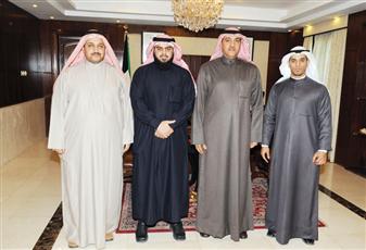 الوزير سالم الأذينة مستقبلا أحمد الفيلكاوي وعيسى الأذينة