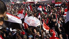 المصريون بعد عام من ثورتهم بين محتفلين بالإنجازات ومحتجين ضد العسكر