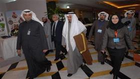 وزير الاسكان خلال جولته في المعرض