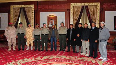 الضباط العائدون من سورية مع ضباط الجيش خلال استقبالهم