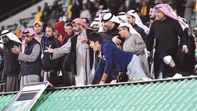 إيقاف عدهان 4 مباريات وحرمان العربي من جماهيره