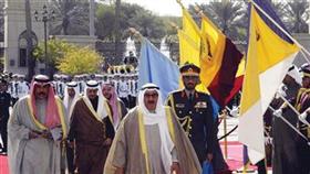 صاحب السمو وسمو ولي العهد أثناء الاحتفال برفع العلم