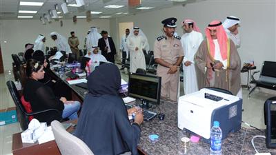 الشيخ د. إبراهيم الدعيج متفقداً مركز الحكومة بحضور مدير المركز طامي الهاجري