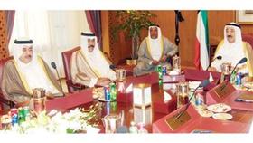 سمو الأمير وسمو ولي العهد والشيخ أحمد الحمود والشيخ علي الجراح اثناء اجتماع مجلس الوزراء