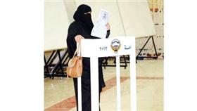 مراكز الاقتراع النسائية أكثر تفاعلاً وحماساً