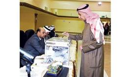 مواطن يدلي بصوته