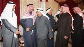 ويتلقى التهاني من أبناء الدائرة