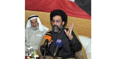 السيد حسين القلاف متحدثا للحضور