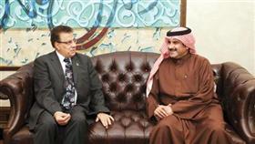 الشيخ مبارك الدعيج مستقبلاً د. محمد عبدالمجيد