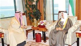 سمو الأمير مستقبلاً سمو الشيخ ناصر المحمد