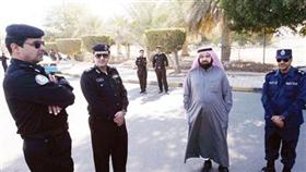 الطبطبائي واللواء طارق حمادة أمام السفارة الروسية
