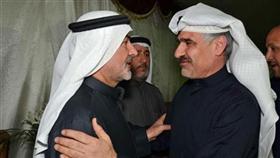 ويتلقى التبريكات من أحد أبناء الدائرة