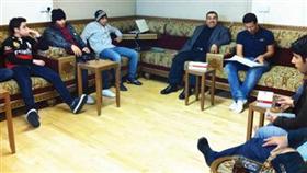 د. الهاجري متوسطا طلبتنا في الديوانية