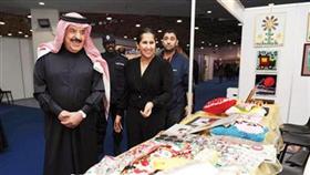 الفريق عبدالله الفارس خلال جولته في معرض مهرجان أجيال