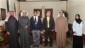 هاشم الرفاعي خلال استقباله وفد مركز التوحد