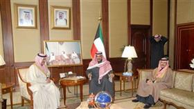 الشيخ صباح الخالد مستقبلاً مدير وكالة الأنباء السعودية بحضور الشيخ مبارك الدعيج