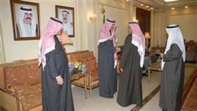 الخالد مستقبلاً المهنئين