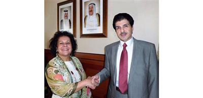 سفير-دولة-الكويت-لدى-البرازيل-يوسف-أحمد-عبدالصمد-مستقبلا-البروفيسورة-ليلى-بيجوس-الأستاذة-في-العلاقات-الدولية-بجامعة-برازيليا