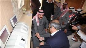 محافظ حولي يخضع لفحص طبي