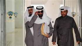 الوسمي لحظة دخوله المجلس أمس