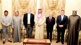 الشيخ مبارك العبدالله ومحافظ مدينة لندن ديفيد ووتن ود. يوسف العوضي والوفد المرافق وعدد من الضيوف