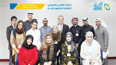 «الأهلي» يدرب موظفيه على استخدام لغة الإشارة