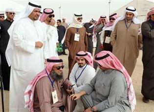 الشيخ صباح فهد الناصر والمشاركون في فعاليات الموروث الشعبي