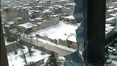 القوات السورية تقصف حمص ونشر دبابات في الشرق