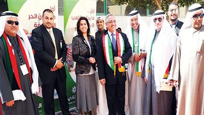 «التجاري» يشارك «التطبيقي» احتفالات الأعياد الوطنية