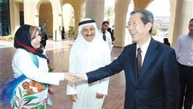 سحر العلي ود.أسيري يرحبان بالسفير