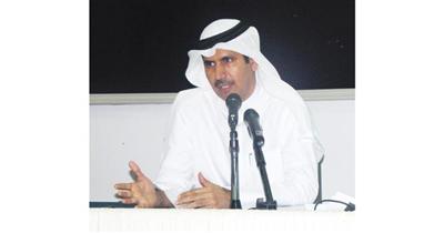 د.فيحان العتيبي متحدثاً في الندوة