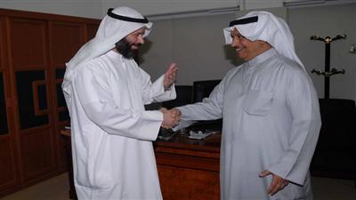 سمو رئيس مجلس الوزراء مع النائب المسلم في اجتماع اللجنة