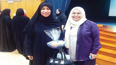 مديرة الروضة مع منى القاسم
