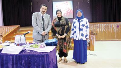 المحاضر مع إدارة المدرسة
