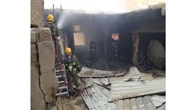 رجال الإطفاء في المنزل